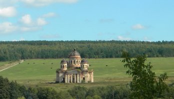 Ну в городе это имеет смысл. Каждый метр на вес золота, а вот в глубине и на отшибе...Кому оно надо?
