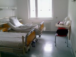 и <<у меня есть позитивный опыт нашей медицины>>
инфаркт, 
скорая, сбившая давление,
больница с неудобными кроватями, но нормальной едой с добавкой,
сделавшая все анализы, холтер и узи,
кардиоцентр с хорошими кроватями, едой, палатой на двоих с телевизором,
с коронарографией и стентированием, после которого помолодел на 20 лет,
через год (в 2017) контрольная коронарография

хочется сдохнуть ... медицина не дает