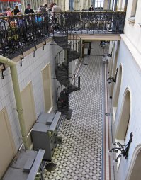 а где винтовая лестница?..