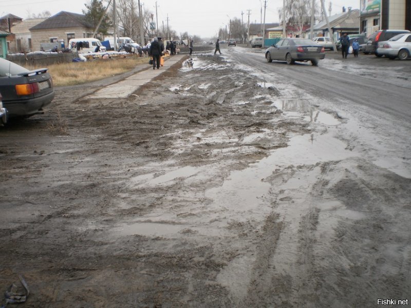 Базарная площадь. Центр моего городка. Он в топе самых богатых в нашем регионе!