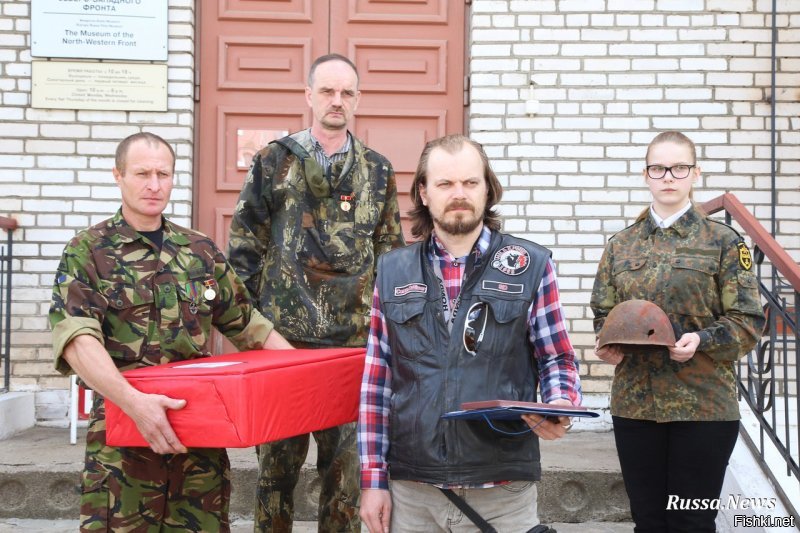 Самая большая удача для поисковика - найти при останках смертный медальон, или подписной предмет - ложку, котелок, расческу... А потом передать солдата родственникам. Остальное - байки. Немцев и кресты наш отряд не ищет, мы их сюда не звали.
