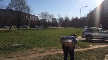 Просто у него давно мужика нормального не было, вот он и беситься.