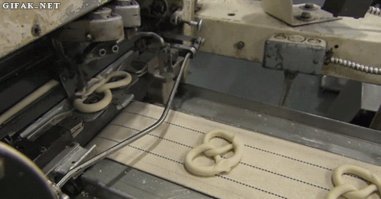 "Плетение" крендельков радует глаз)))) Одобрям-с...