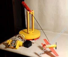 А мне больше всего запомнились управляемая модель ЗСУ-23-4, и управляемая модель спортивного самолёта. Правда последний у меня был вполне себе боевым, и "бомбы" сбрасывал на бумажные модельки танков, и на бреющем косил вражеских солдатиков из вырезанных из картона :D. Эх детство и бешенная фантазия :) Фото не мои, из интернета. На втором фото пульт управления ЗСУ. Кнопки попарно справа и слева управляли гусеницами (вперёд/назад) а горизонтальная пара - поворотом башни. Угол установки орудий задавался ручкой на башне.