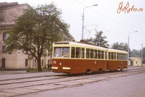 у нас вот такие два вагона катались до начала 90-х... а потом настал 2006 год...