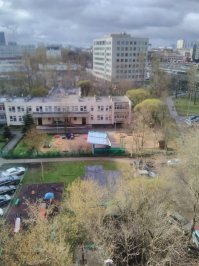 В детском саду крыша сложилась, хорошо что выходной ,детей не было.