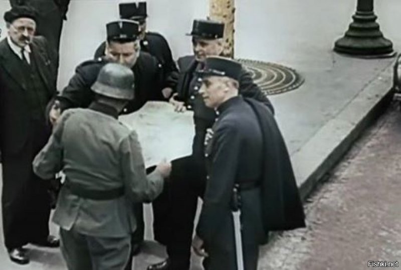 Ты попутал тёплое и мягкое. одно дело, когда их встречают с цветами и другое, когда города разрушены в ходе обороны. Найди мне хоть одно фото, где советские милиционеры так встречают фашистов.