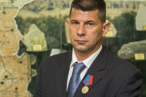 Проведу параллель - почему перестали делать "годные" фильмы ужасов?Да потому что видео из интернета или новостных каналов сто-кратно перечеркнуть по жути и реалистичности любой сюжет кино...
Почему надоели супергерои?Потому что спасение не от сверхсилы, не от сверхскорости не сверхразума. 
Сила в правде, как говорил один супергерой. Сила в доброте и любви.Сила в самопожертвовании...Хоть кто-то из супергероев хоть чем-то пожертвовал ради спасения человечества?И , что самое интересное, нигде такого вопроса не возникало!
Готов супермен отдать все свои способности ради спасения жизни одного ребенка?
Нет.

Вот они, супергерои: