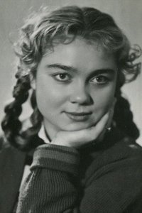 Она была настоящей 
звездой "Современника". Преданной и любимой актрисой. Не ушла за Ефремовым во МХАТ (а он звал ее, звал!), и правильно сделала. Здесь для нее специально писали пьесы  ставили спектакли, некоторые из которых вошли в золотой фонд современного театра ( Любовь и голуби ,  Мурлин Мурло ,  Заяц lovestory ).
Она вообще была преданным человеком, это суть ее характера, это ее кредо. Я писала о ней не один раз, потому что всегда восхищалась этой актрисой , это прекрасной женщиной. Почитайте!
Безумно жаль. Огромная потеря для  Современника .
Для всех нас. (из блога О.Белан)