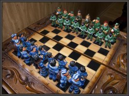 Хорошо когда много времени....
Петя понял что папа не совсем космонавт, когда папа привез из космоса шахматы из хлеба.