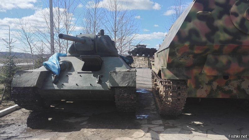 У соседа на даче Т-34, Федя, а во дворе Штуг и ПэЗэшка )