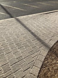 Начну с этого. Тень через пару минут перечеркнёт всю прелесть!