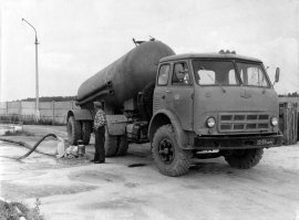 МАЗ   ацетиленовая станция. Битумовоз.