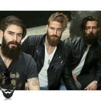 к таким топорам полагаются современные дровосеки.(к кривым рукояткам с тупыми лезвиями)