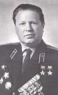 Был абсолютно уникальный экипаж штурмовика: летчик - дважды Герой Советского Союза Брандыс Анатолий Яковлевич (украинец) и стрелок - Полный Кавалер Ордена Славы Карымшаков Абдыкасым (киргиз).
Вечная слава Героям!!!