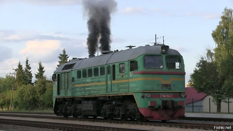 вот - тепловоз М62, а на фото троллейвоз МАЗ-525 ХТТУ 1954 г. (с 1959 г.   БелАЗ-525). Производился на Минском автомобильном заводе.