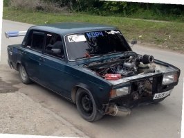 Тюнинг синей изолентой все заметили? Значит владелец действительно нереально крут в своем селе.