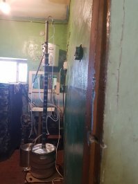 Повеселил автор. Во многих местах вообще чушь, а строчка "Виски крепкий ароматный алкогольный напиток, получаемый из различных видов зерна с использованием процессов перегонки, соложения и длительного выдерживания в дубовых бочках. "
СОЛОЖЕНИЯ xDD причем соложение после перегонки. С использованием процессов перегонки ))) Смешно написано. 
Просто не понимаю, как можно было наврать почти везде.
Лотоко назвать Виски! Лотоки обычно изготавливают из кукурузы, но иногда из маниоки или подорожника. А виски получают из ячменного солода, чаще подкопченого. Если в напитке присутствует кукуруза до 50% то это уже бурбон.
Сразу видно, что товарищ даже если и занимается винокурением, то ограничивается сахарным сырьем.
Ведь зачастую название крепких спиртных напитков определяется только сырьем, из которого получена брага (сахаросодержащее сусло).
Даже водка изначально от виски отличалась лишь методом хранения, а позже и сырьем ячмень заменили на пшеницу.