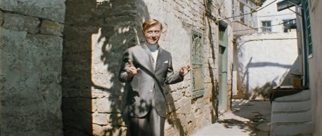 В каждой рыбацкой деревушке есть Fish street, главное не заблудиться.           ;)
А вообще красиво!