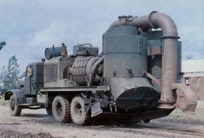 СССР. Вакуумно-уборочная машина на шасси КрАЗ-219 для удаления пыли с поверхности взлётно-посадочных полос аэродромов.