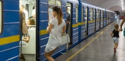 Новость про Россию, а фотка из киевского метрополитена
