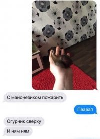 Сначала подумал, что у нее/него ох#еть какие пальцы длинные на ногах,  потом заметил запястье.. XD