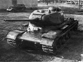Да, в основном ИС-1 были вооружены пушкой калибра 85мм. 

Но были и исключения из правила.