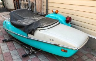 А за ними Кот 
задом наперед!