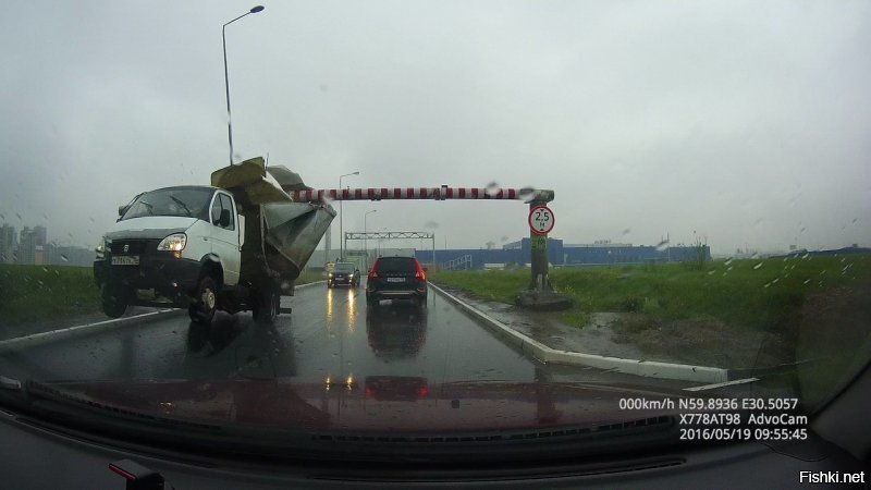 По моему ему давно создал конкуренцию ограничитель высоты в Кудрово...))