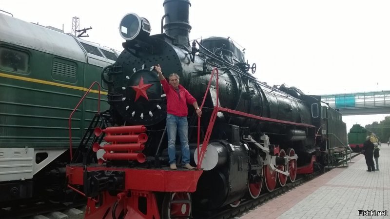 Как-то там было не уютно, я даже в купе-клетку не зашёл - не хорошо там. А музей там классный, во всё что разрешалось залезать - залезал и фоткал (кроме ЗК-вагона).