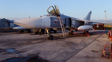 Самолеты в укрытиях на Хмеймиме