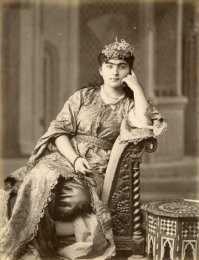 монобровь великолепна.....