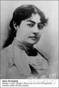 Иранские фанатки переоделись в мужчин, чтобы попасть на футбол