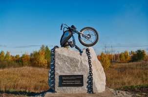 Памятник погибшим байкерам в Новосибирске, Россия