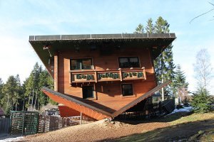 4. Перевернутый дом в Баварском лесу (Бавария)
11. Это в Гамбурге.