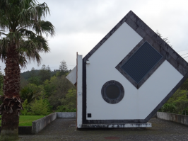 Перевернутый домик. Остров Сан Мигел, Азорские острова, Португалия.