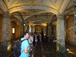 Церковь из человеческих костей. Эвора, Португалия: