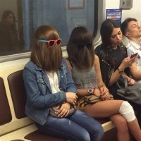 Просто упала и стерла коленку.