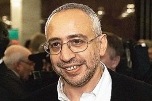 А куда делись эти деятели? Одного что-то даже уже на "Культуре" не видно. Второй к счастью так же исчез.
Очень раздражали в своё время.