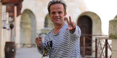 да это же форд боярд,после ремонта.вон и Паспарту на лесенке стоит