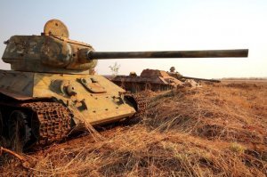 Интересно а что за 2-я машина с корпусом Т-34