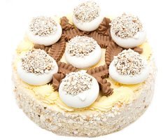 Больше всего запомнился из детства торт "Полет". Но скорее не за вкус, а даже совсем наоборот. Больше всего его не любил, хрустящий, крошится...