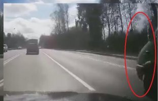Дебила не оправдываю, но справа места не было.