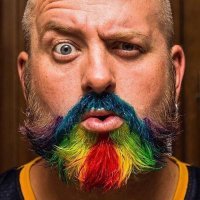 Не борода красит мужчину, а мужчина - бороду!!!..)))))
Носите не то, что модно, а то что вам идет... 
будьте собой, если вам есть кем быть..))))
