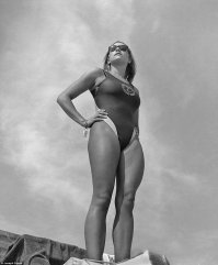 Бюстгальтер?!