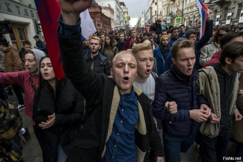 О как, тема "онижедети" продолжает раскрутку, стадия "обсуждение".
 Во время моей молодости, сторож или вохровец брал малолетнего нарушителя(не хама, за хамство можно было еще серьезнее отгрести) за ухо, вел в дежурку, вызывал родителей и дома малолетнего  полудурка вдобавок к открученному уху ожидал массаж 5 точки широким отцовским ремнем... просто за то, что пререкался со взрослым! За то что мог подставить родителей и окружающие бы узнали, что у тех непутевый сын! Что, о ужас -об этом могли узнать на работе!

Яжематери, дорожные быдланы -это поколение выросшее в 90-е, когда родители еще знали , что такое хорошо, а что такое плохо, но на государственном уровне идеологии уже не было.

Навальнята и прочие малолетние полудурки -это уже поколение 2000-е, эти уже даже в теории берегов не замечают, более того -не хотят замечать!

P.S. Все это не с проста, проплаченные СМИ и такие "блохеры" как автор не просто так поддерживают малолетних дегенератов, это система направленная на разрушение государственности.