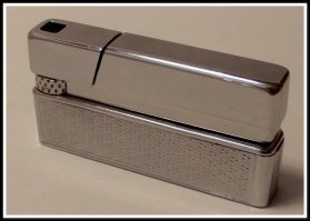 Вот если не изменяет память, стоила 6 руб. Кажется были с рисунком Авроры в подарочном футляре! Может те были дороже?