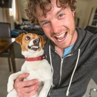 собакин походу не очень то рад совместному селфи)))