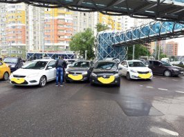 Через 5 минут нас стало четверо!!! Умник на поло тоже был уверен, что его со второй полосы должны были пропустить на выезд.