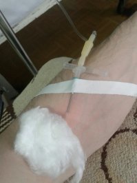 Как бросить курить? Да легко! На кислороде в машине, на каталке в приёмном, под капельницей в отделении. И антибиотико-гормональный курс лечения. За десять дней так прокрутило, что потом на второй этаж без лифта месяц учился заходить, чтоб не отдыхать по дороге. А про курение и думать забыл.